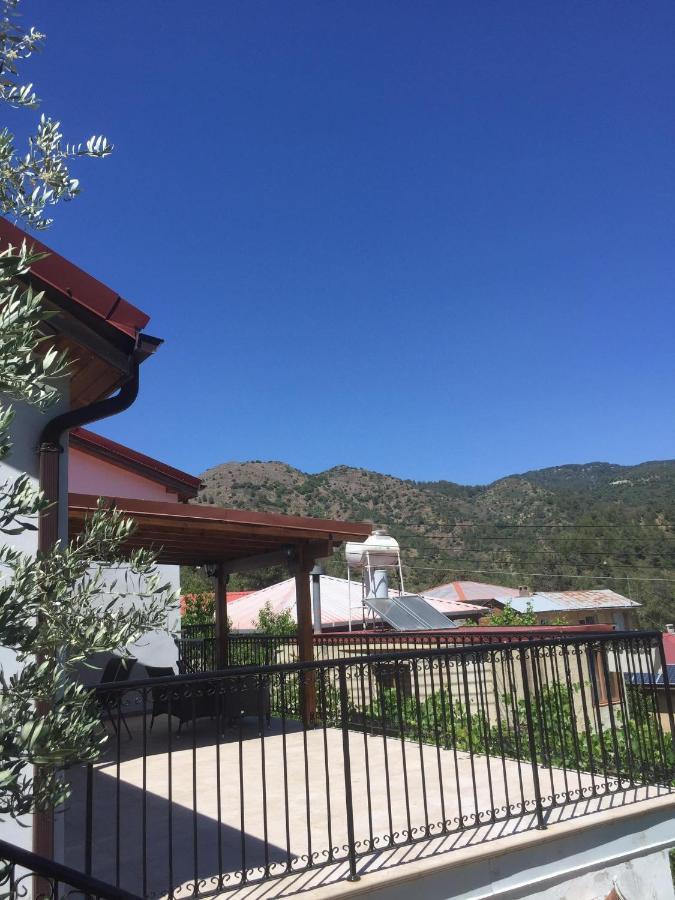 Love Holiday Suite 2 Tris Elies Exterior photo