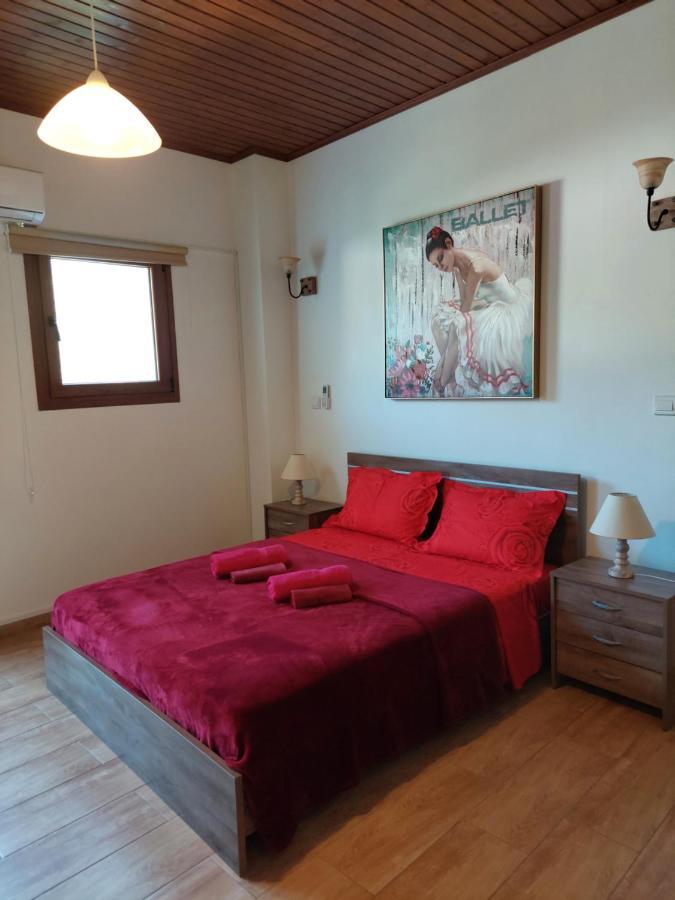 Love Holiday Suite 2 Tris Elies Exterior photo